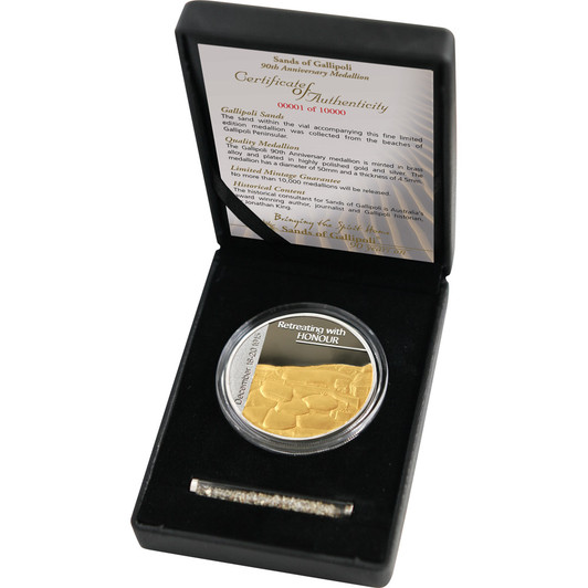 SoG 05 Ltd. Ed. Medallion - Retreating with Honour The Stunning Sands of Gallipoli 2005 release Retreating with Honour Limited Edition Medallion from the military specialists. After nine months defiantly defending a hopeless position the Anzacs decide