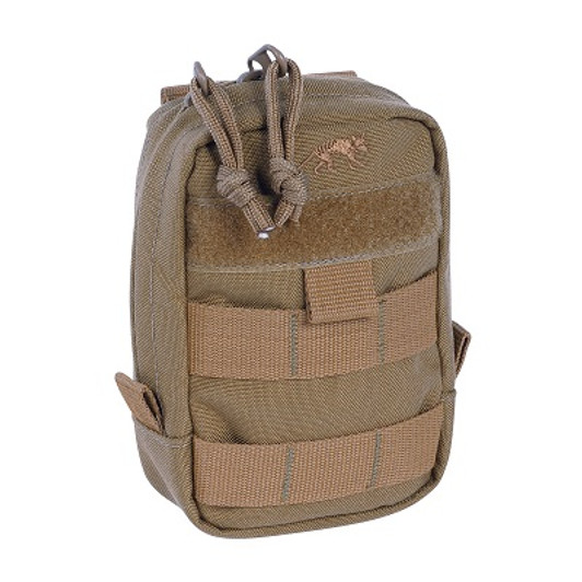 Tasmanian Tiger Tac Pouch 1 Vertical Coyote Brown Tasmanian Tiger Tac Pouch 1 Vertical Coyote Brown order now from the military specialists. Molle system accessory pouch vertical. Features: Extra wide zip opening * Hook-and-loop strips for name tag *