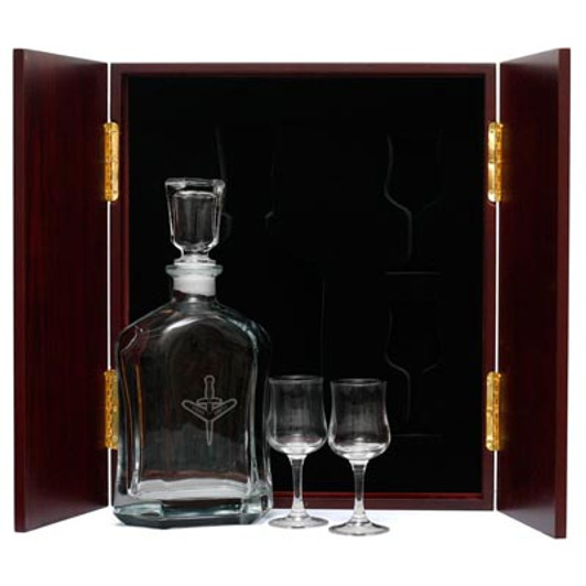 1 CDO REGT Decanter & Glasses in Display Case This (1 CDO REGT) Decanter in Display Case with Glasses, is the perfect gift, order it now from Military Shop. the beautiful two door timber finish display case with Army crest handles measures 320mm