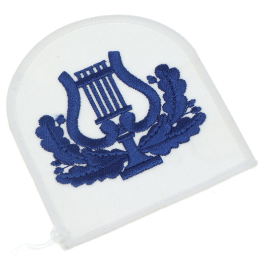 Musician Badge White Order the Quality Musician Badge in White now from the military specialists. Perfectly sized, this badge has embroidered details ready for wear. Order now. Specifications: Material: Embroidered detail Musician Badge White Order the Quality Musician Badge in White now from the military specialists. Perfectly sized, this badge has embroidered details ready for wear. Order now. Specifications: Material: Embroidered detail