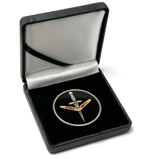 1 CDO REGT Medallion In Case Superb 1st Commando Regiment (1 CDO REGT) 48mm medallion presented in a leather look gift box. Order now, the block is presented in a form cut gift box making it perfect for awards, presentations or t