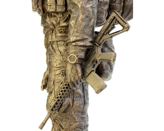 Naked Army SOF Advisor This tribute statue represents Australian, UK, Canadian, USA, New Zealand and French Special Operations Forces. This figurine contains accurate up to date equipment at the time of crafting this piece,
