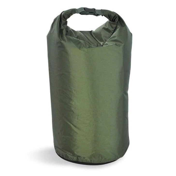 TT Dry Bag M Cub - 18 litres Tasmanian Tiger 18 Litre Waterproof Bag M Cub "Waterproof, air-permeable T-Vent 3L base for compression Waterproof roll-up closure Dimensions: 22cm (diameter) x 40cm (height_ Weight: 70g Capacity: 18 Litre"