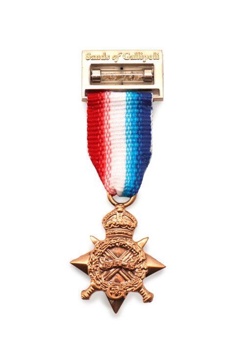 Sands of Gallipoli 1914-15 Star Miniature Medal SOG 09 Miniature Medal To honour our proud history of service the miniature medal features a reproduction of the 1914-15 Star and a vial of authentic sand collected from the beaches of Gallipoli.  Size: 23mm x 65mm.