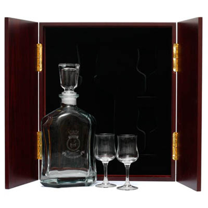 HMAS Creswell Decanter & Glasses in Display Case This HMAS Creswell Decanter in Display Case with Glasses, is the perfect gift, order it now from Military Shop. the beautiful two door timber finish display case with Navy crest handles measures 320mm