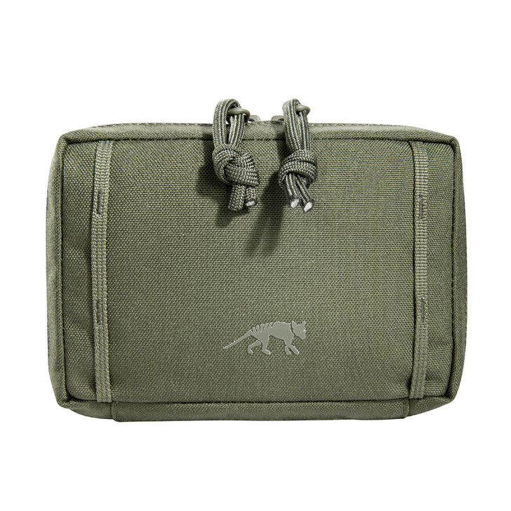 TT Tac Pouch 4.1 (olive) Tasmanian Tiger TAC Pouch 4.1-Olive Accessory pouch with a large opening and the MOLLE reverse system. The inside features are a mesh pocket and elastic loops. FEATURES: New smart design Extra wide zipped opening Flat mesh pockets insid