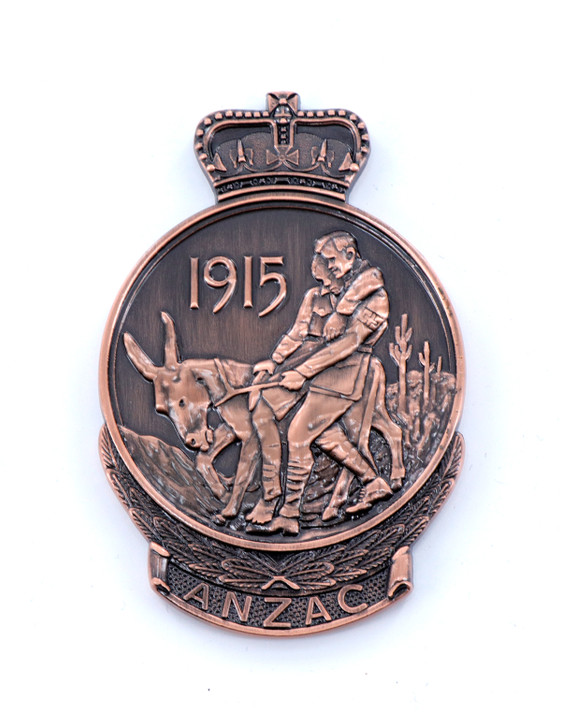 ANZAC Commemorative Medallion ANZAC Commemorative Medallion The ANZAC Commemorative Medallion a bronze commemorarative medallion was instituted in 1967 for award to Australian and New Zealand personnel who participated in the Gallipoli campaign in 1915. ... Th