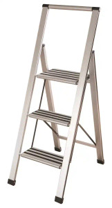 Escalera doméstica de aluminio abierta con 3 peldaños anchos y antideslizantes Escalera doméstica de aluminio abierta con 3 peldaños anchos y antideslizantes