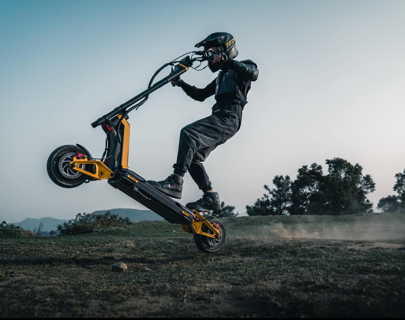 INMOTION RS ELECTRIC SCOOTER