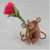 Felt mice cuddling holding a rose 10.5x4.5x17cm