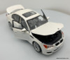 Maisto 1:18 2007 BMW M5, Pearlescent White 