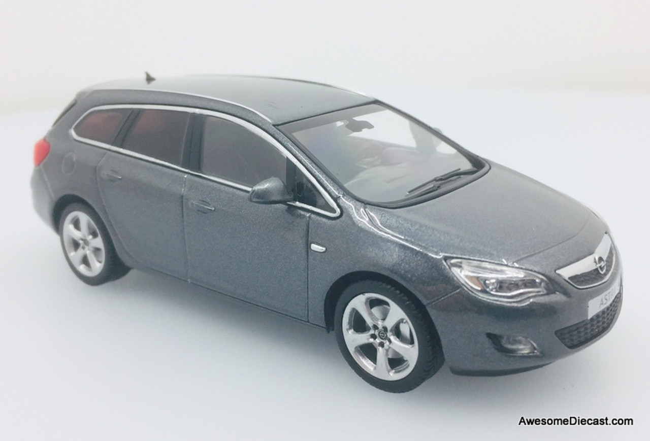 Minichamps 1:43 2010 Opel Astra Sportstourer, Metallic Gray