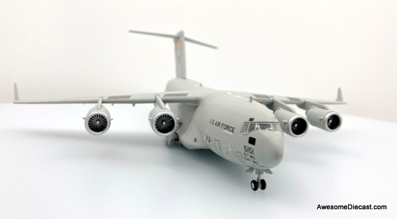 Flight Deck Models 1:200 Boeing C-17 Globemaster 111: United States Air  Force