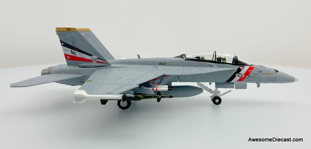 Flight Deck Models 1:100 McDonnell Douglas F/A-18F Super Hornet: US Navy  VFA-2 