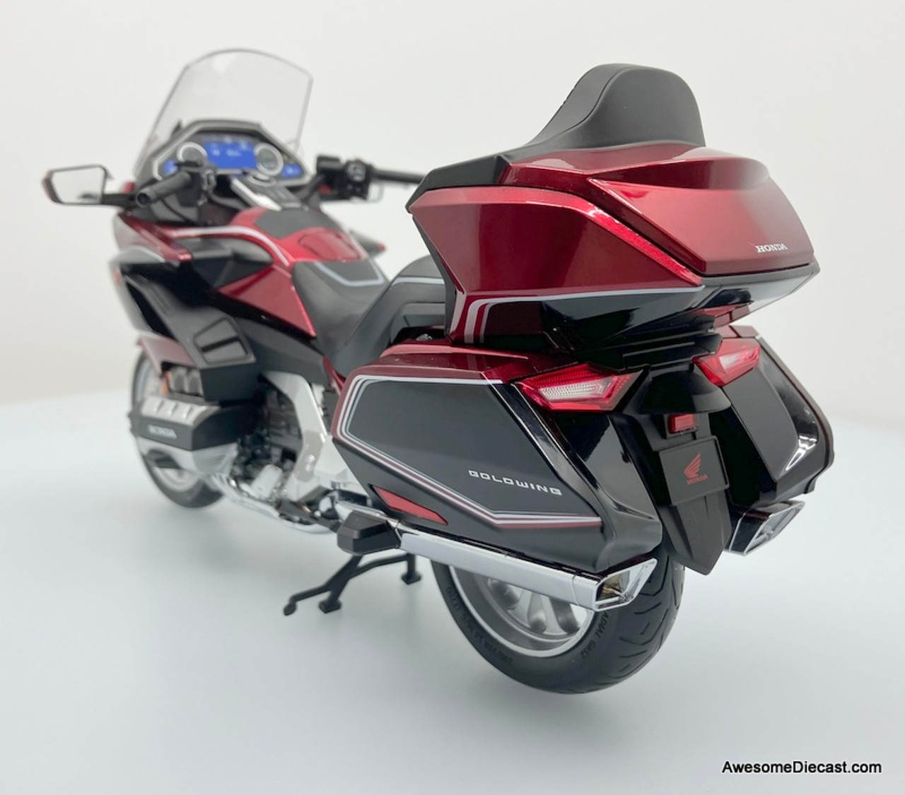 LCD Models 1:12 Honda Goldwing Tour, Metallic Red