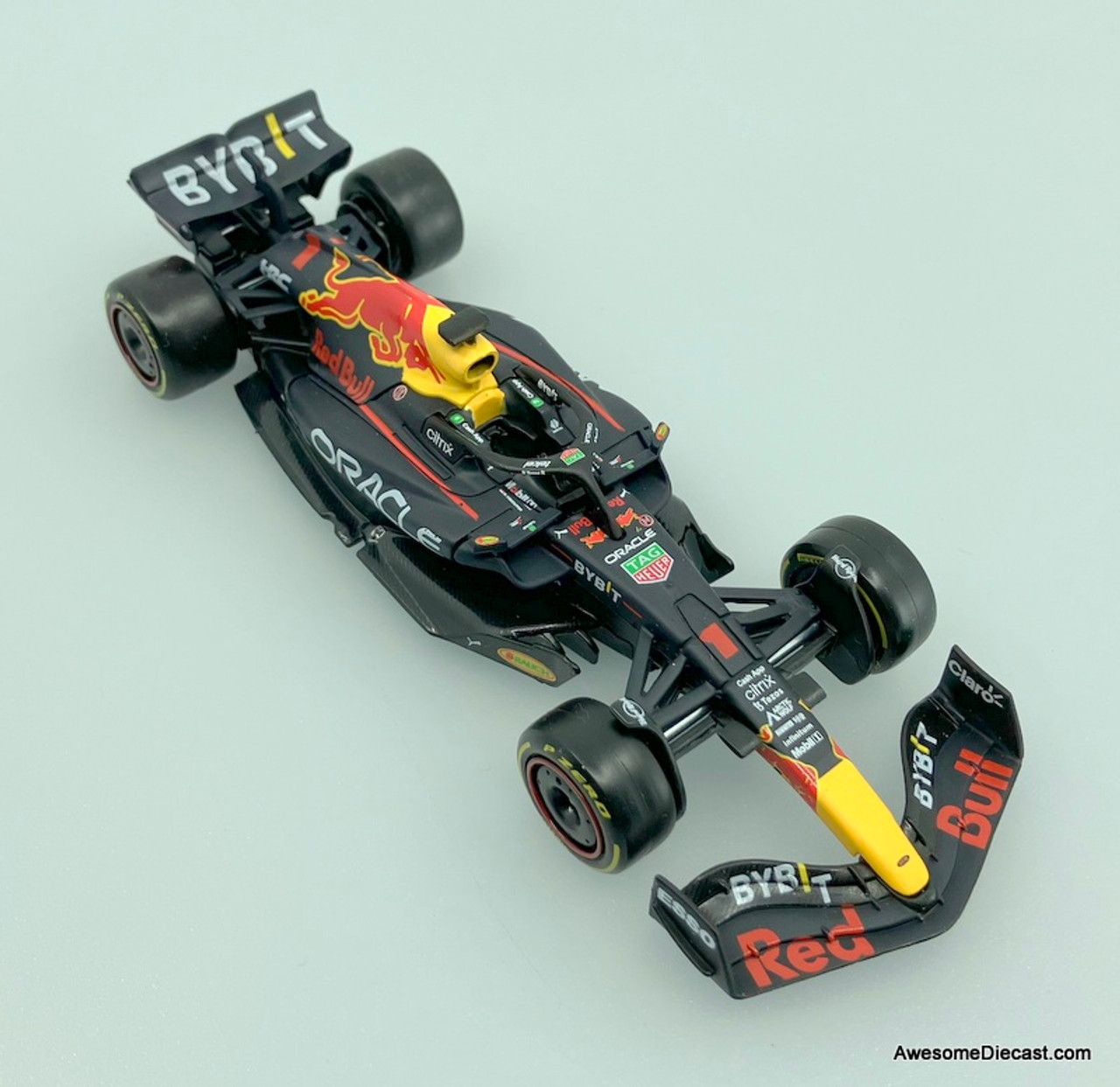 Oracle Red Bull Racing Burago 1 - 43 Formula 1 RB18 Team