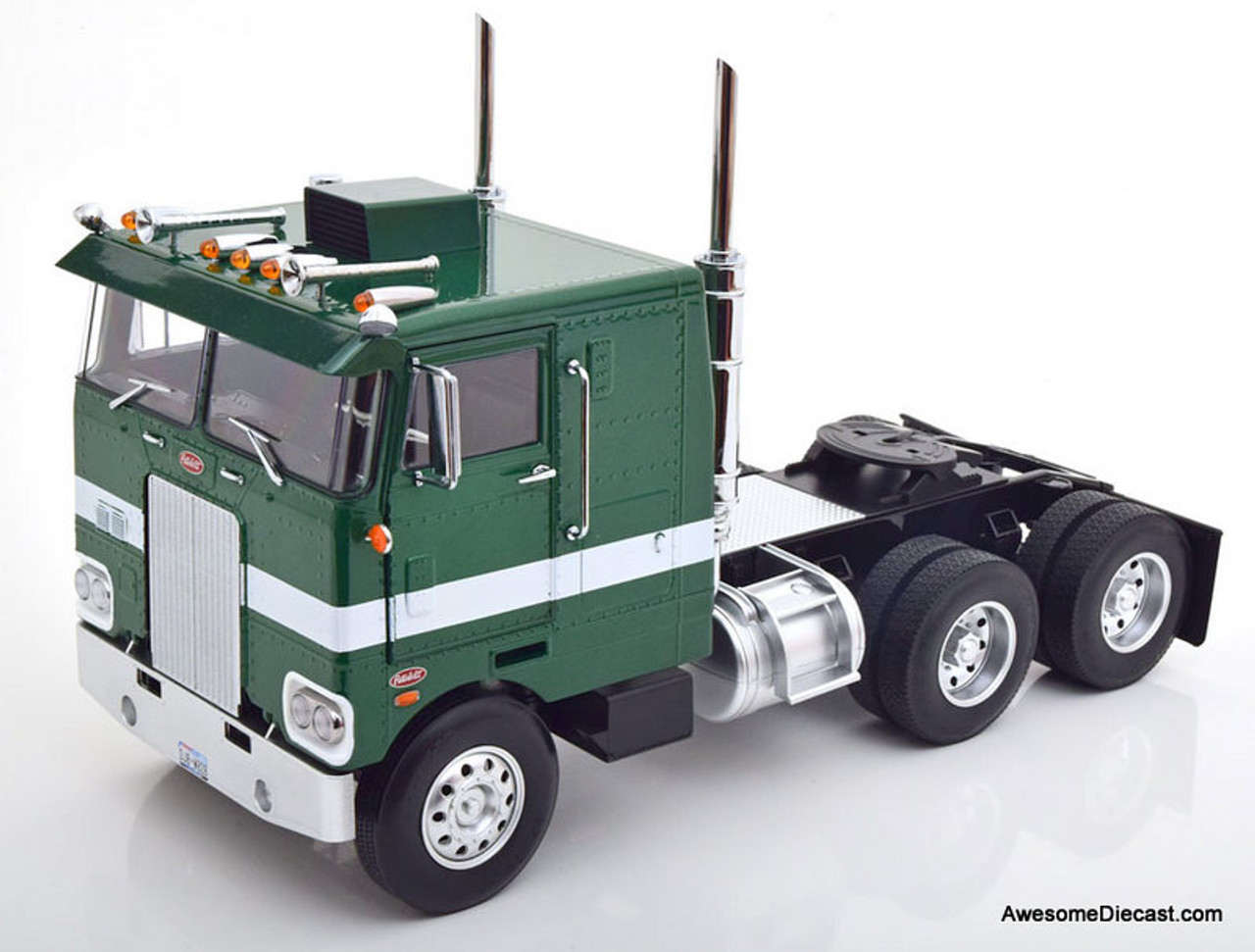 Road Kings 1:18 1977 Peterbilt Pacemaker, Metallic Green