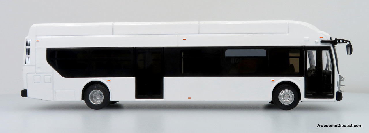 Iconic Replicas NFI Xcelsior XN40 Transit Bus 1:64: Blank White