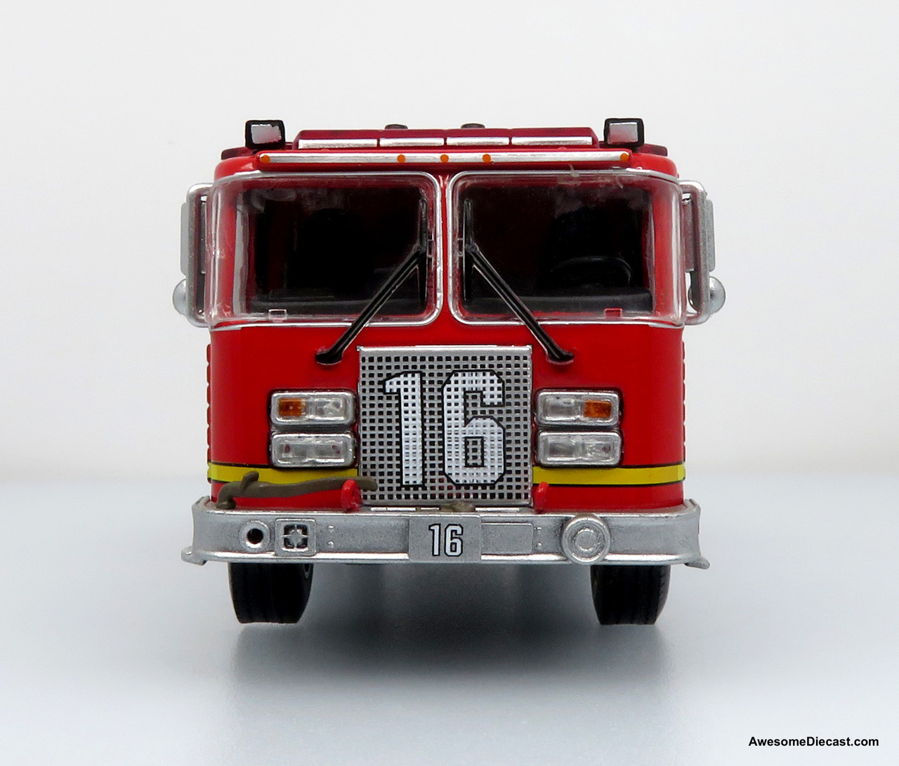 Iconic Replicas 1:64 KME Predator Fire Engine: LACFD - Engine 16