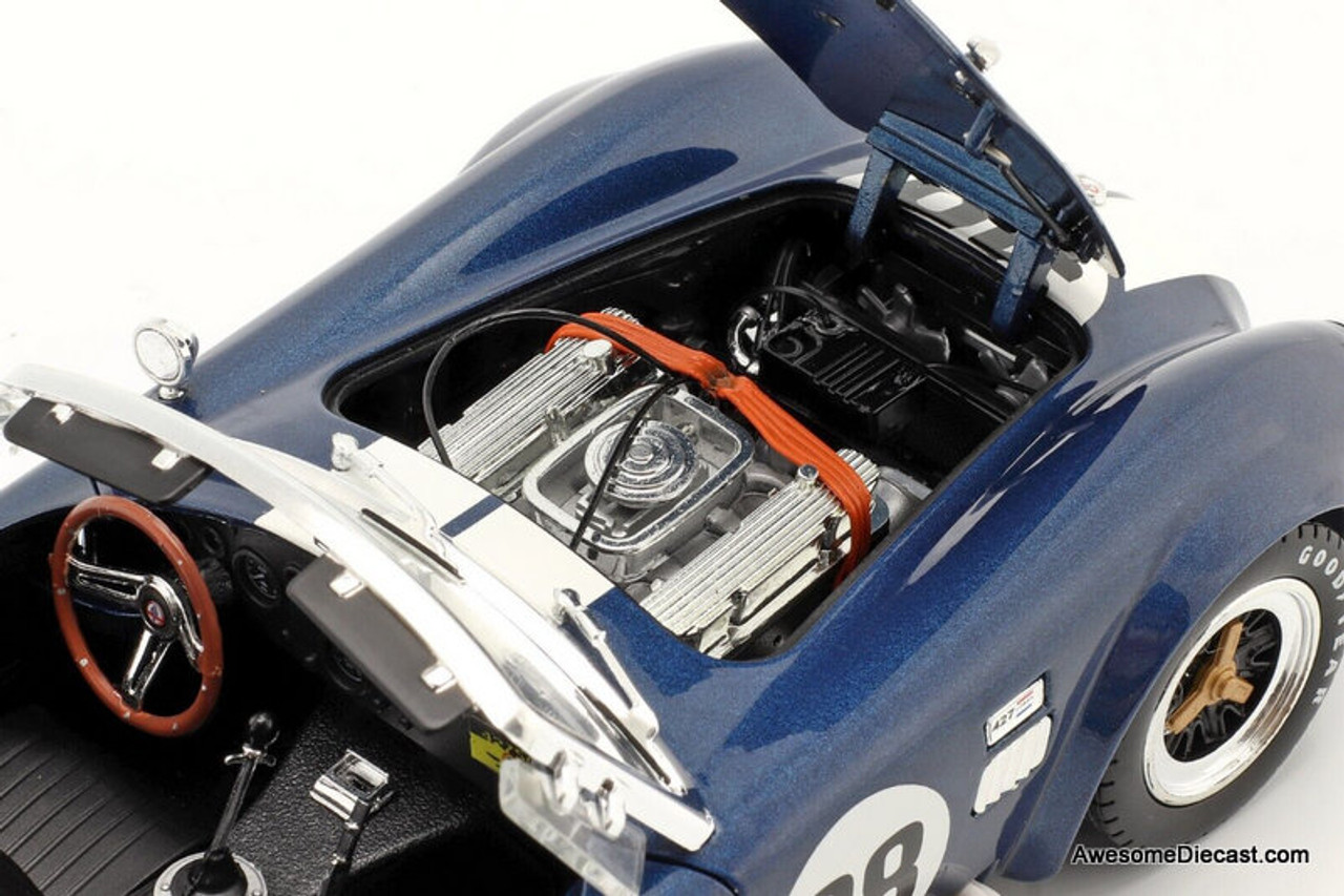 在庫切れ1/18 シェルビー コブラ 427 S/C #98 1962年 ブルーメタリック/ホワイトストライプのダイキャスト製ミニカ レーシングカー