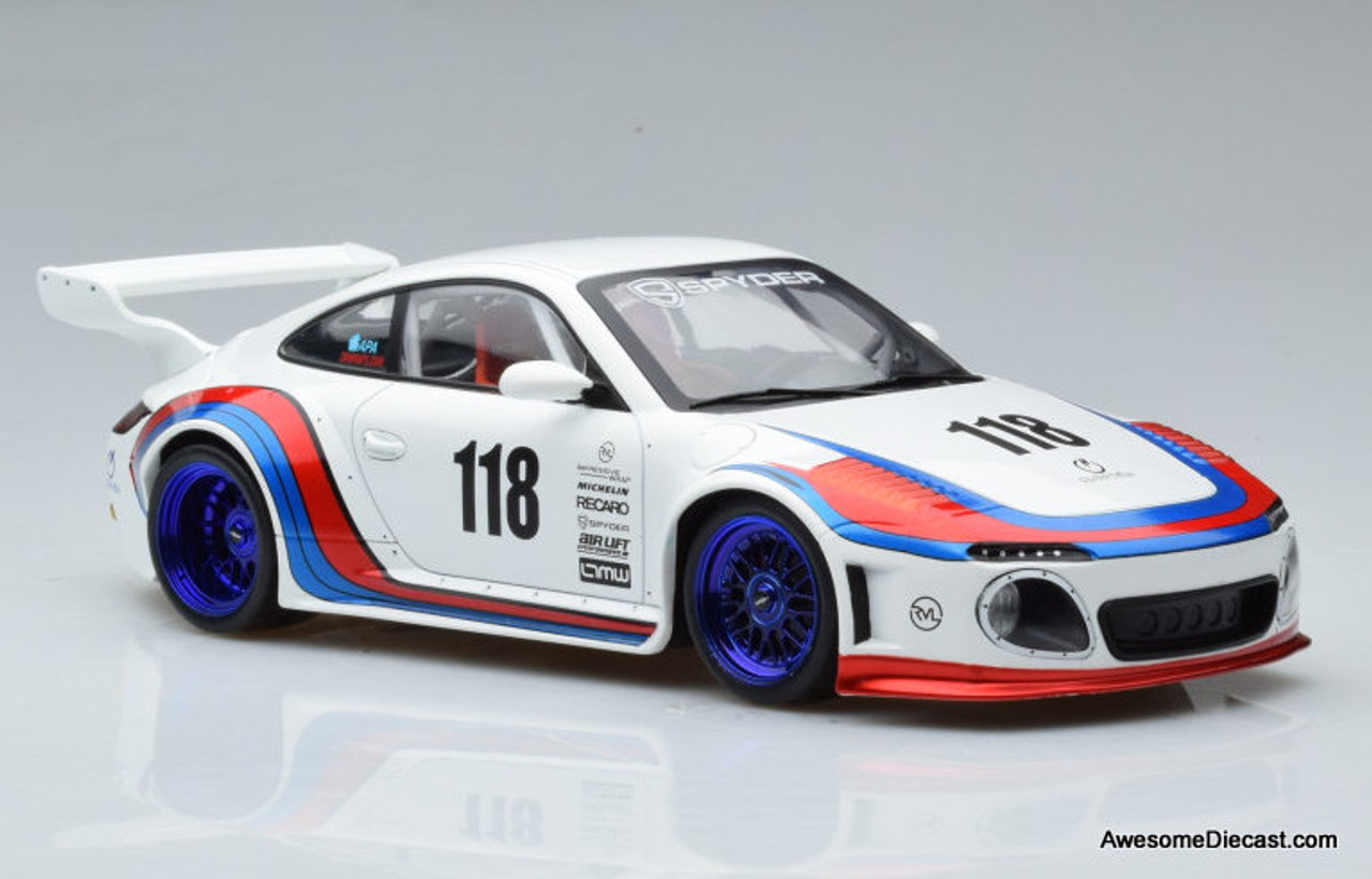 MCG 1:18 Porsche 911 (997) RWB Old & New #118: Martini Racing