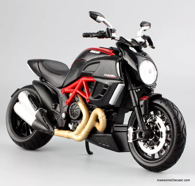 Ducati Diavel, Carbon Black/Red 1:12 Diecast Model Motorcycle by