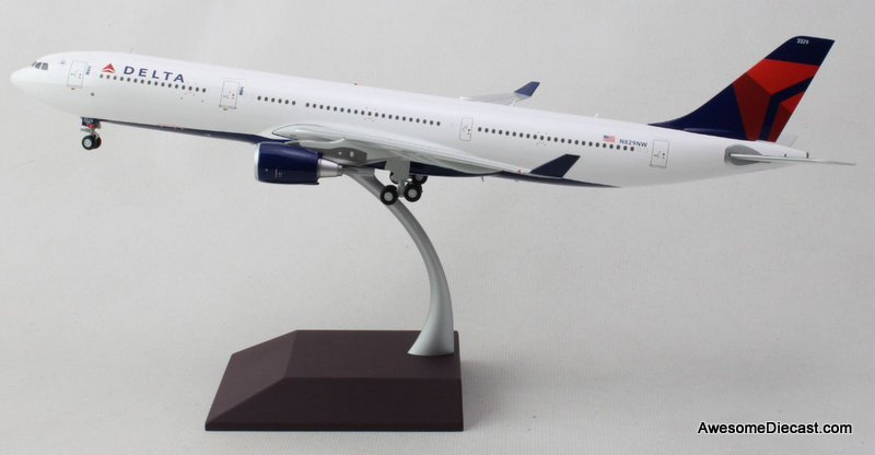 Airbus A330-300 Delta Airlines (Reg #N829NW) 1:200 Diecast Model