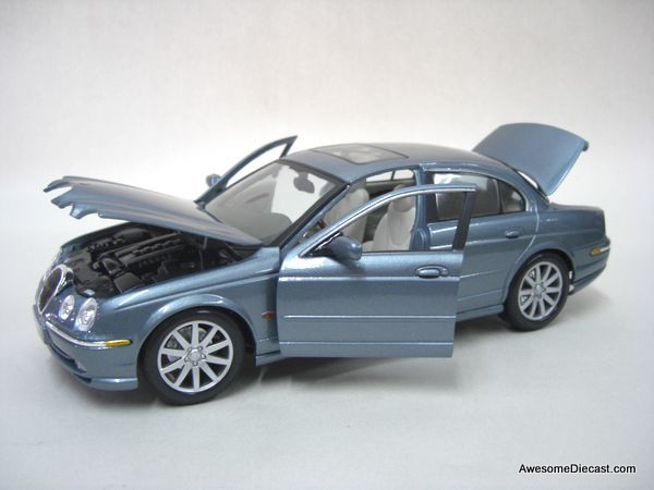 1953 Studebaker Starliner - Rust Red 1:18 Diecast Model by Maisto