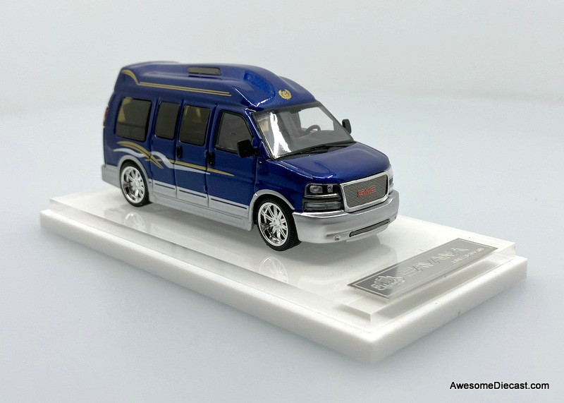 GMC Savana Cutaway Van MPV RV, Blue/Silver 1:64 Diecast Model Car by GOC