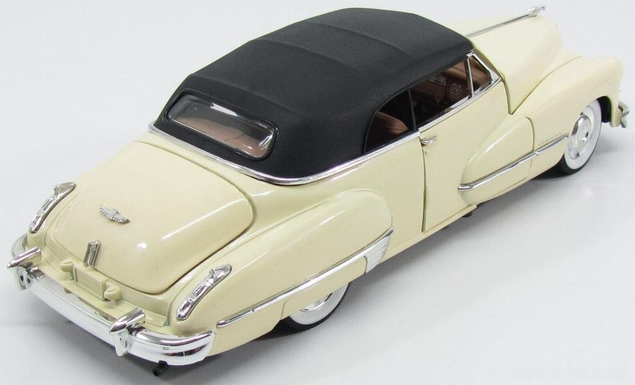 1947 Cadillac Series 62 Convertible - Cream/Black 1:18
