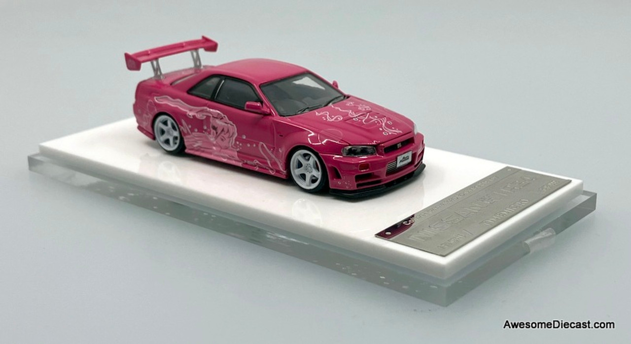 tinypink Nissan Skyline GT-R R34 Nismo Z-Tune, Pink (w/Figure) 1:64