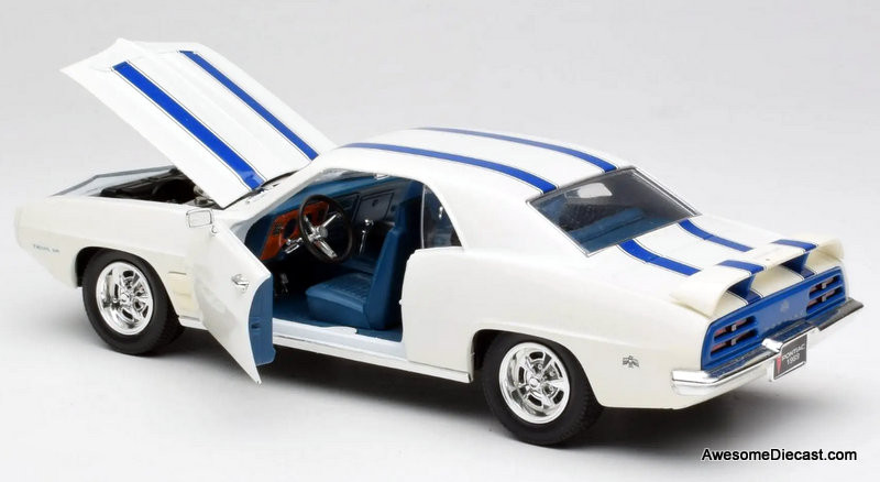 1969 Pontiac Firebird Trans Am, White with Blue Stripes 1:18