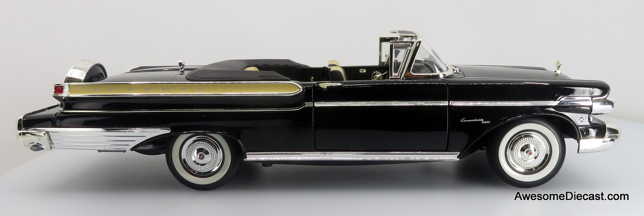 ダイキャストカー1/18 MERCRY TURNPIKE CRUISER 1957 Mercury Turnpike Cruiser, Black/Cream 1:18 Diecast Model Car