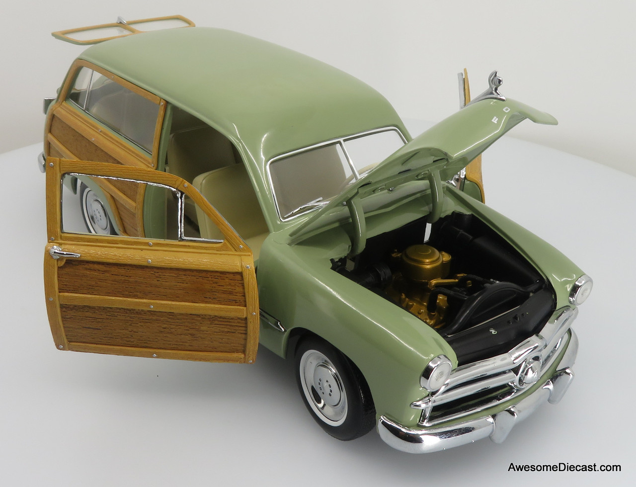 1949 Ford Woody Wagon, Olive Green/Wood Trim 1:18 Diecast