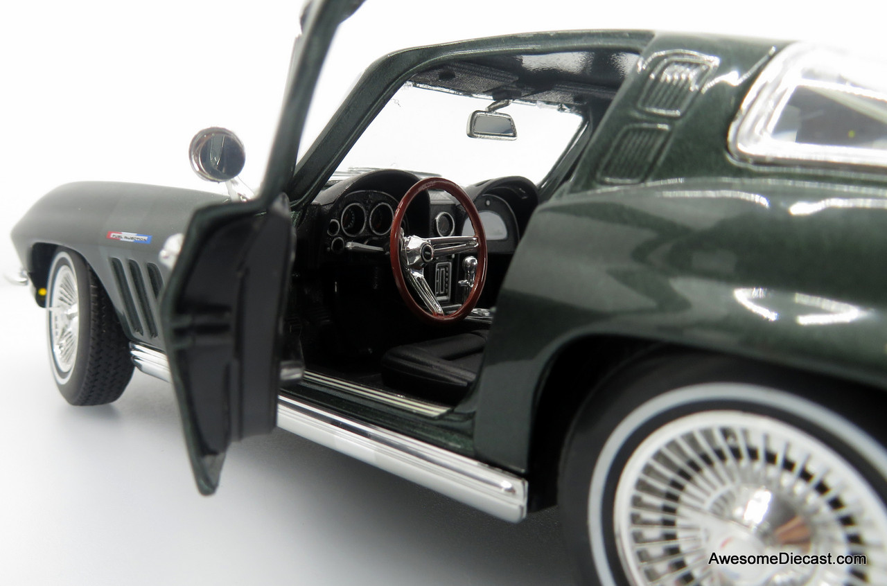 1965 Chevrolet Corvette, Green 1:18 Diecast Model Car by Maisto
