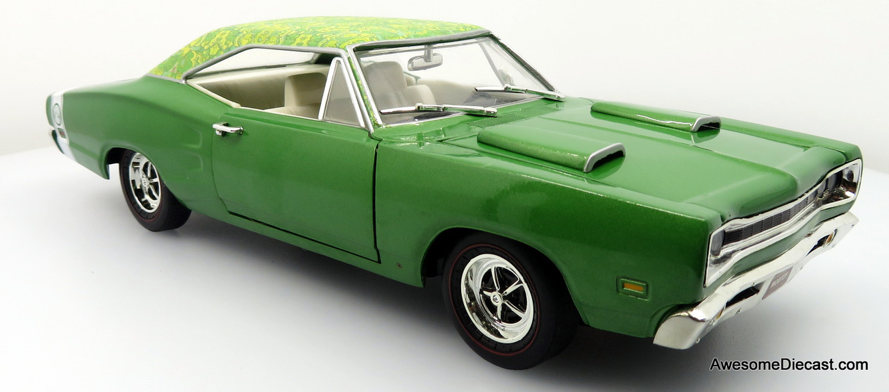 1969 Dodge Super Bee “Mod Top,” Metallic Green 1:18 Diecast Model