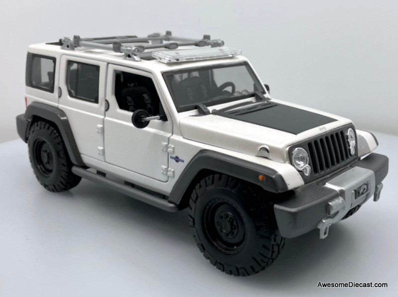 Jeep 5 Door, Pearlescent White: Rescue Concept 1:18 Diecast Model Jeep 5 Door, Pearlescent White: Rescue Concept 1:18 Diecast Model