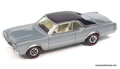 AutoWorld 1:64 1966 Oldsmobile 442, Metallic Silver/Black Roof