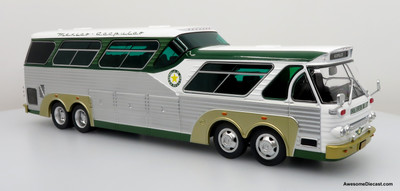 Sultana TM 44-18 SP Panoramico Coach - Estrella de Oro (Silver/Green) 1:43 Diecast Bus by Iconic Replicas