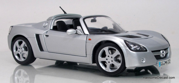 Maisto 1:18 Opal Speedster 