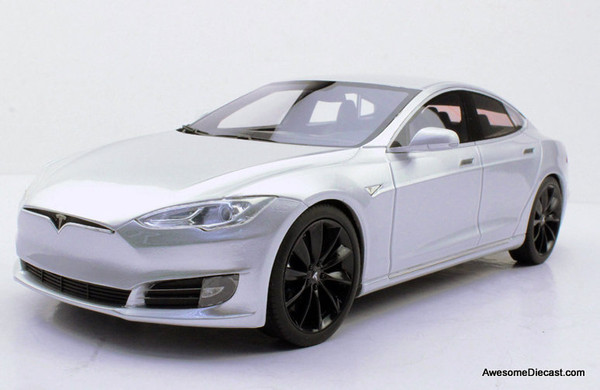 LS Collectibles 1:18 2016 Tesla Model S Facelift, Silver
