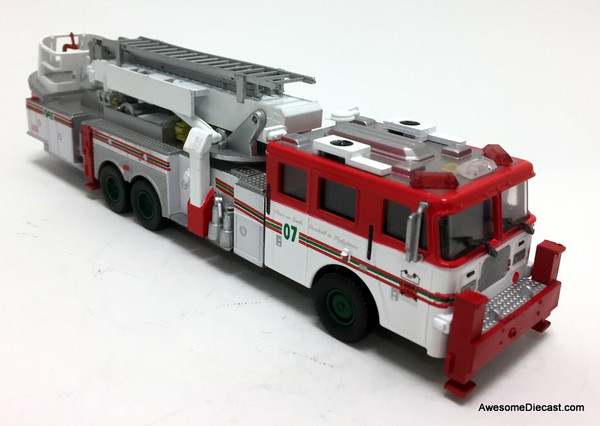 Code 3 Reproductions 1:64 2007 Seagrave Aerialscope Ladder Fire Truck: New York Fire Department Special Christmas Edition