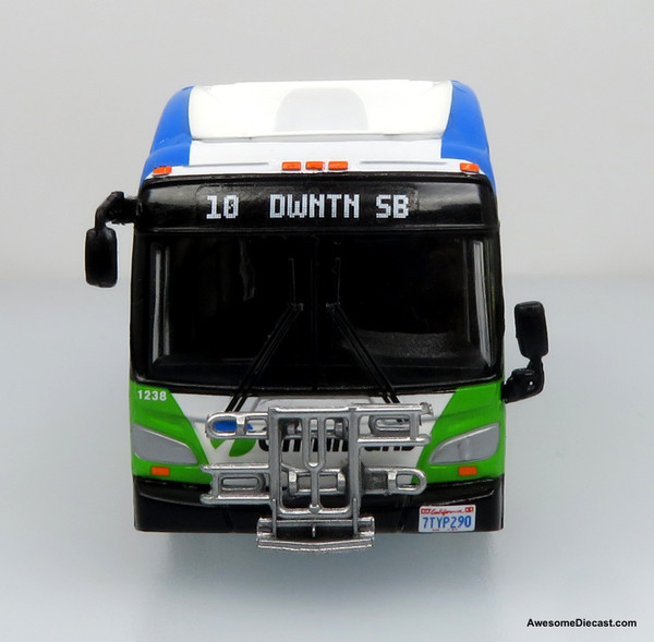 Iconic Replicas NFI Xcelsior XN40 Transit Bus w/ Bike Rack 1:87
