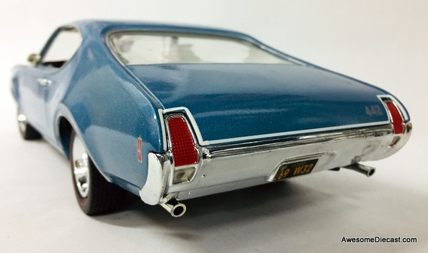 1/18 ERTL 1969 OLDSMOBILE 4-4-2 W30 アメ車 Ertl 1:18 Scale 1969 Oldsmobile 442 W30 | American Muscle