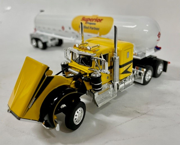 DCP by FG 1:64 KW W900A w/ Propane Tanker - Superior Propane