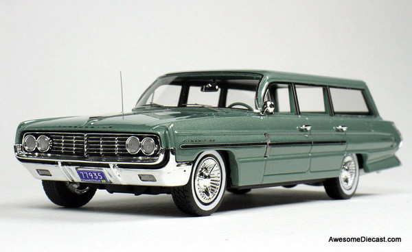 Goldvarg Collection 1:43 1962 Oldsmobile Dynamic 88 Fiesta Wagon, Willow Mist Poly