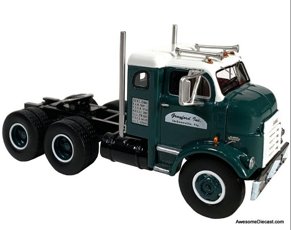 Neo 1:64 1954 GM 950 Cannonball  Sleeper Cab, Green