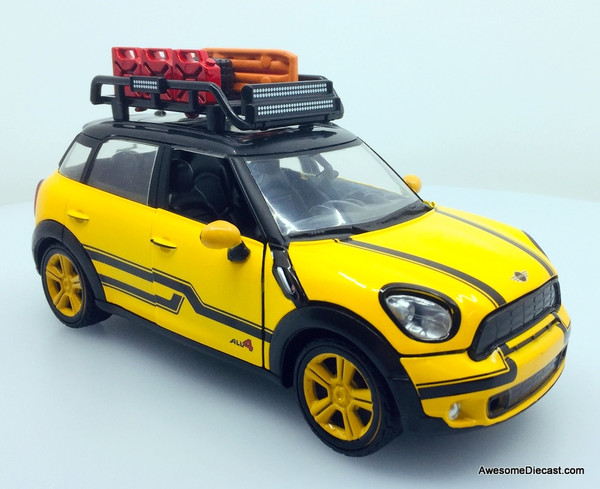 Motormax 1:24 2011 Mini Cooper S Countryman, Metallic Yellow