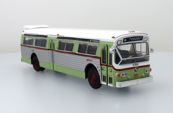 Iconic Replicas 1:87 Flxible 53102 Transit Bus