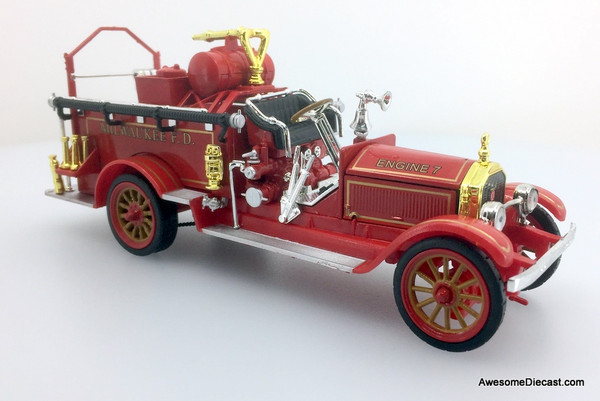 Signature Models 1:32 1921 American LaFrance Fire Truck: Milwaukee Fire Department